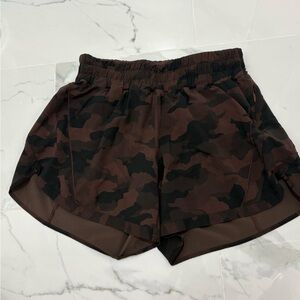 Lululemon Track That Short 5”– Dark Camo – Size 8